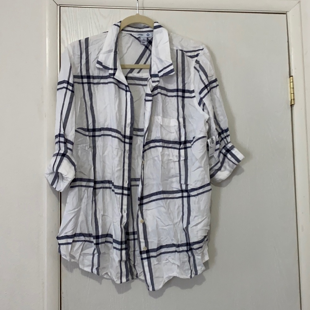 BRAND NEW WHITE/BLUE PLAID BUTTON UP